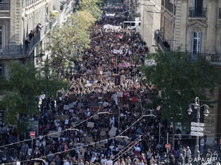 Neue Blockaden und Demos bei Schülerprotesten in Frankreich