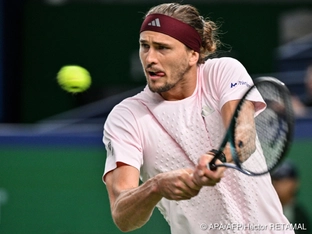 Zverev steht im Halbfinale von Shanghai
