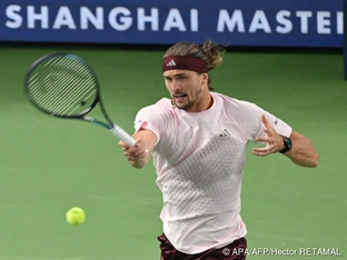 Zverev mit viel Mühe ins Shanghai-Viertelfinale