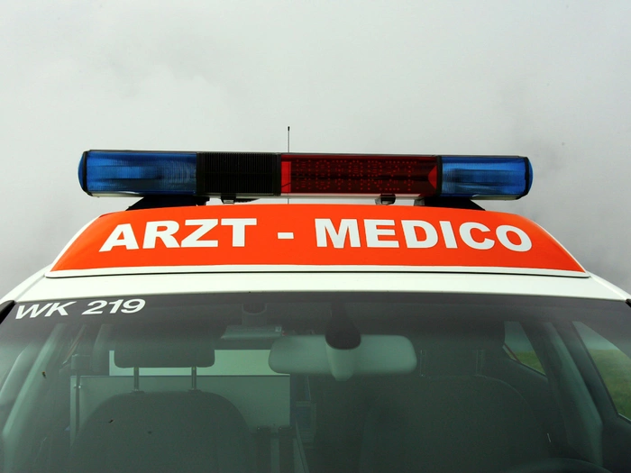 Auto überschlägt sich bei Unfall in Uttenheim