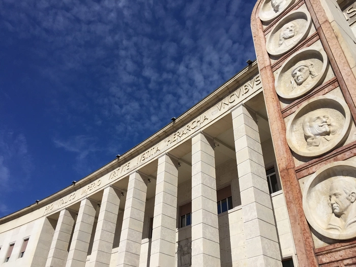 Mann mit gefälschtem Ausweis hat Glück vor Gericht