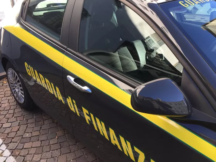 Exorbitante Gewinne mit KI? - Trientner Finanzpolizei deckt Betrug auf