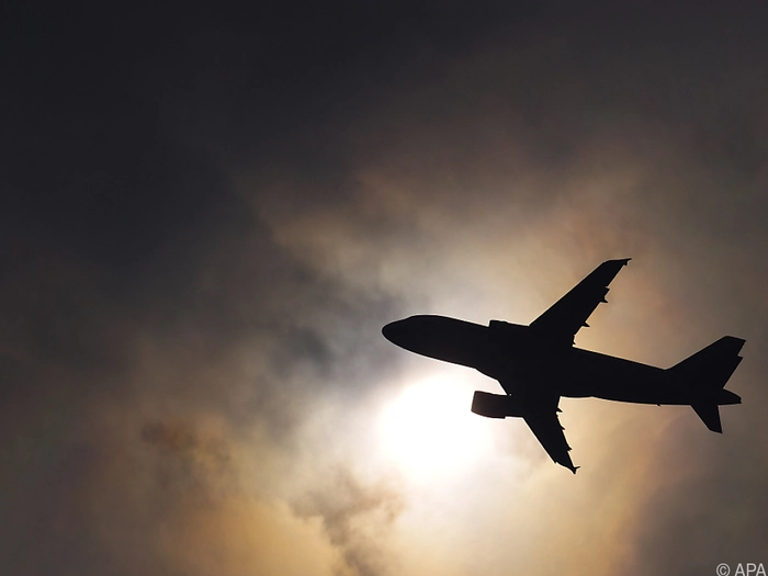 Streit um Gepäck: Passagiere reißen Mitarbeiterin an den Haaren