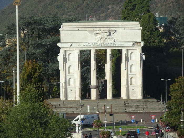 100 Jahre Siegesdenkmal: "Ein Jubiläum der Schande"