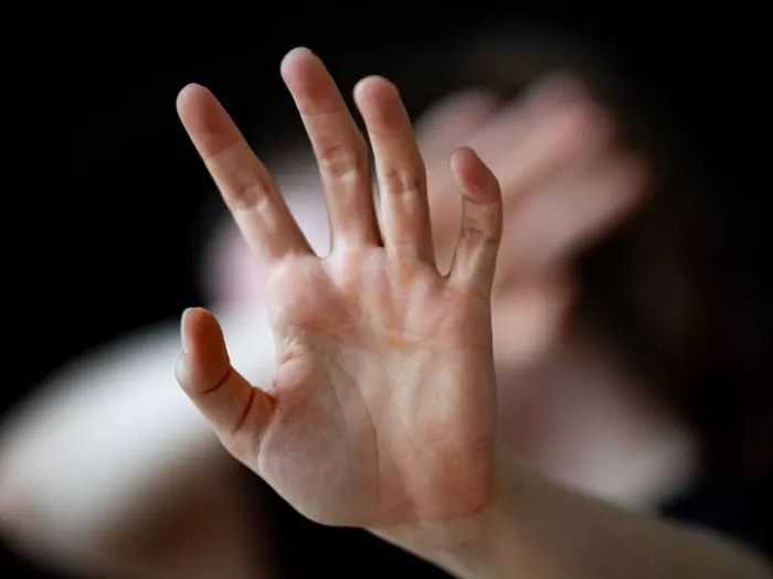 Besitzdenken in Beziehungen Warnsignal für Femizide