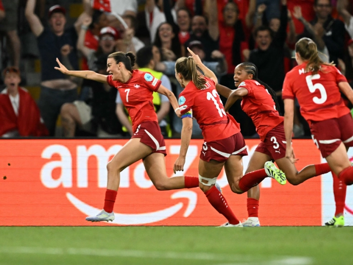 Gastgeber Schweiz nach spätem Ausgleich im Viertelfinale
