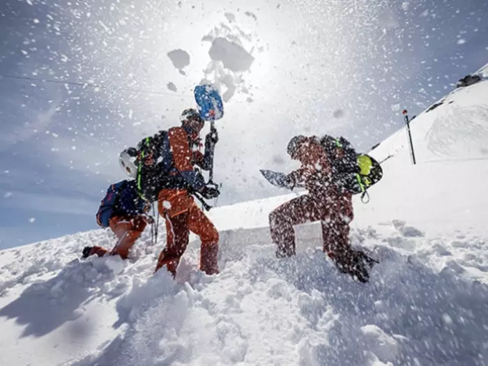 Norditalien: Große Lawine am Tonalepass
