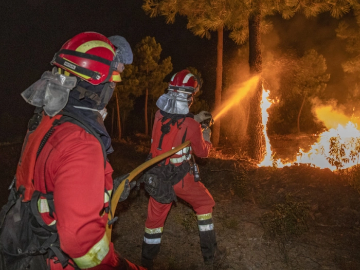 Hotelevakuierungen wegen eines Waldbrands in Südspanien