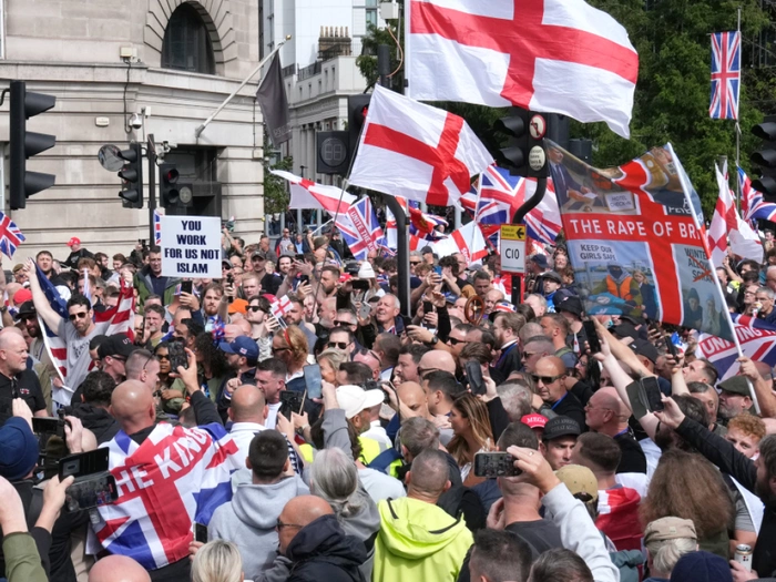 Bis zu 150.000 Teilnehmer bei rechtsextremer Demo in London