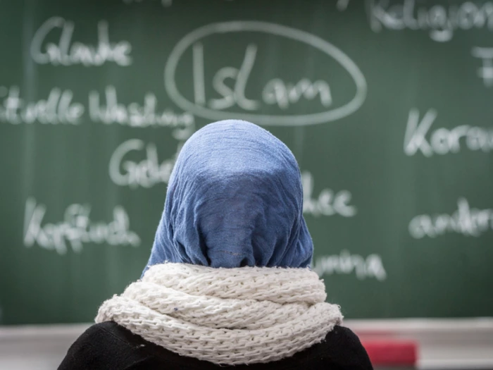 Gemischte Reaktionen auf Kopftuchverbot