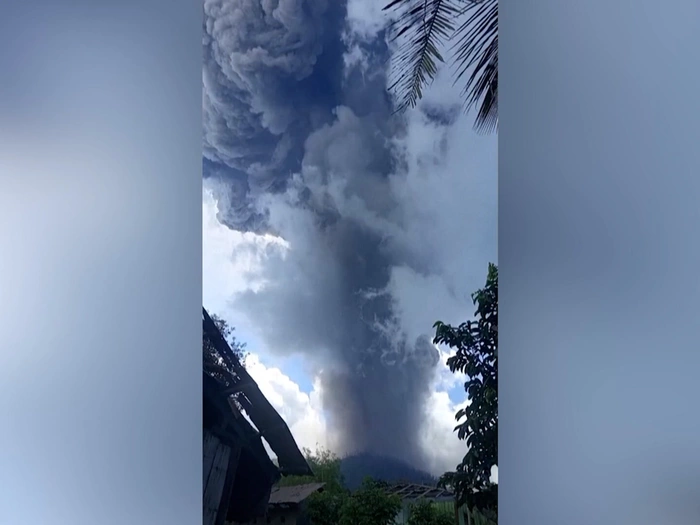 Vulkanausbruch: Aschewolke zehn Kilometer hoch - VIDEO