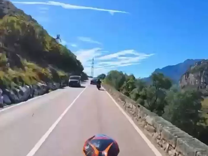Wilder Motorradfahrer am Gardasee - VIDEO