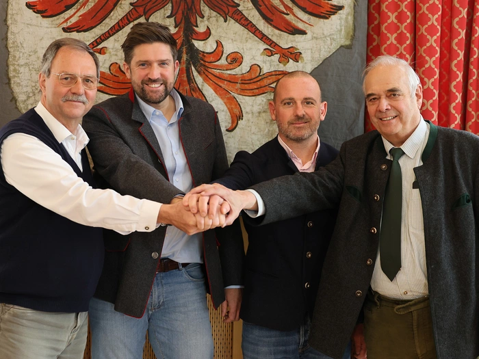 Tiroler Schützen treffen sich in Nogaredo