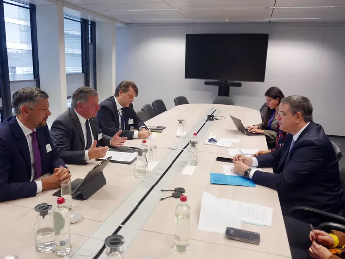 Alpenverkehr und Zug: Alfreider trifft EU-Verkehrskommissar Tzitzikostas