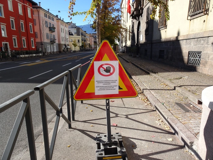 Aufforderung zur Zweisprachigkeit wird zur "Farce"