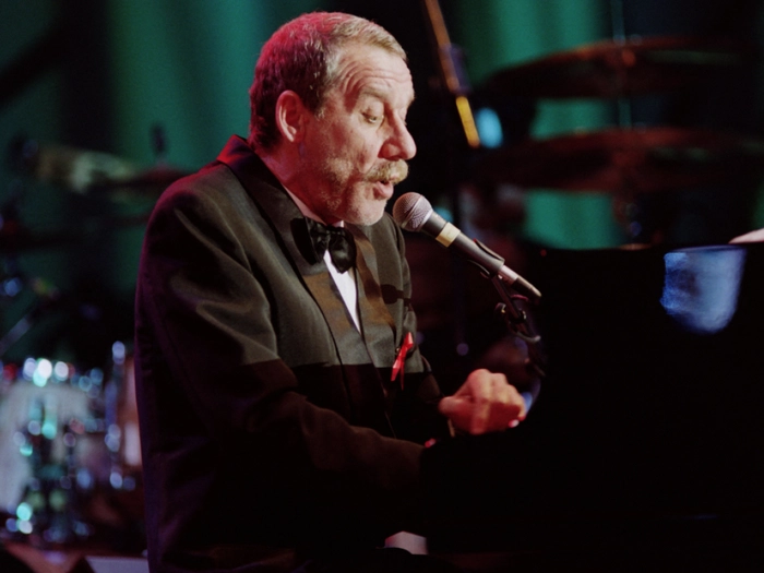 Paolo Conte zeigt seine visuelle Welt in Schau in Asti