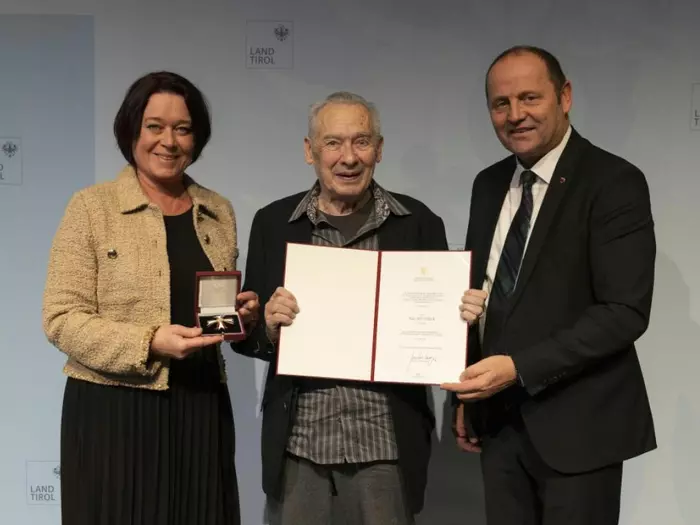 Felix Mitterer nun auch Ehrenkreuz-Träger