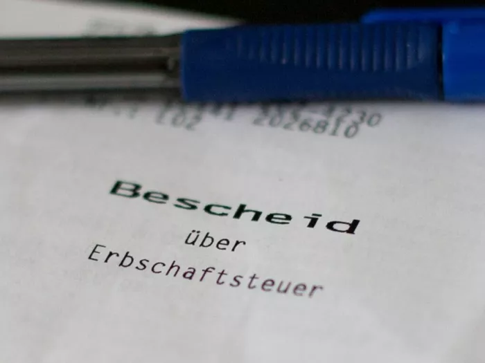 Schweizer stimmen gegen Bürgerdienst und Erbschaftssteuer