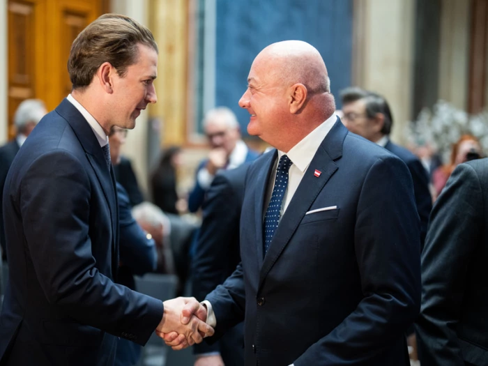 Kanzler Stocker nach Operation zurück