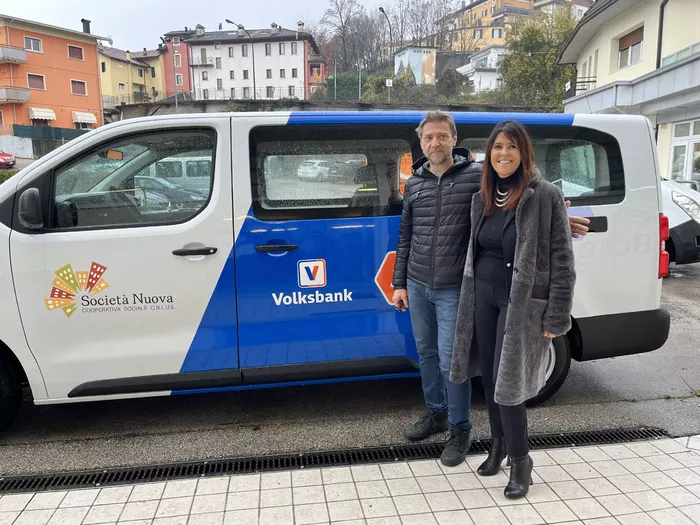 Erstes Elektroauto für solidarische Mobilität in Venetien übergeben