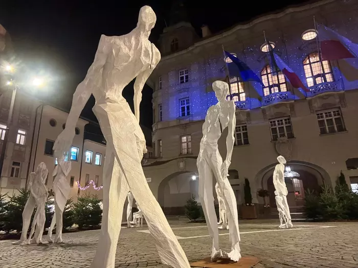 Neues Kunstwerk ziert den Bozner Rathausplatz