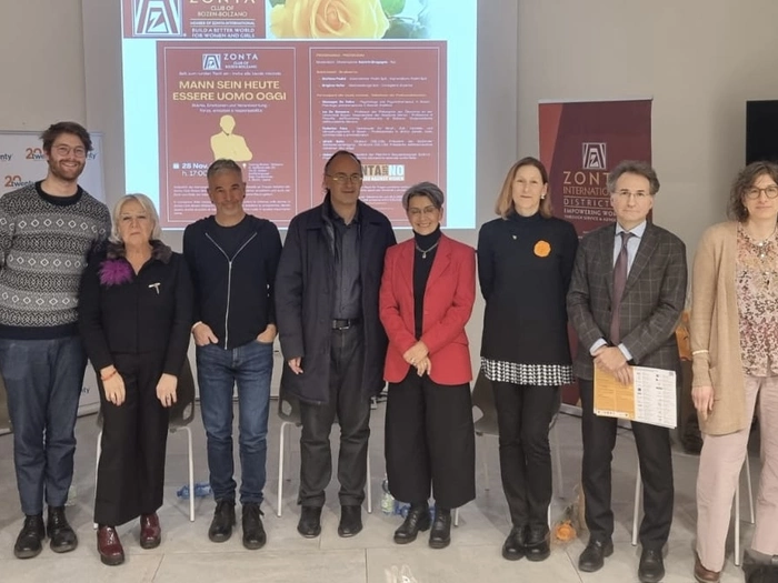 Podiumsdiskussion unter Männern zu Gewalt gegen Frauen
