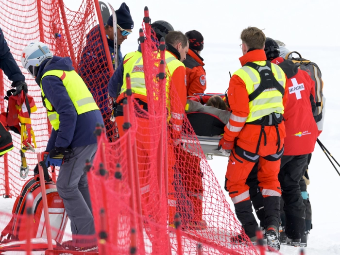 Schweizerin Gisin nach Sturz an Halswirbelsäule verletzt