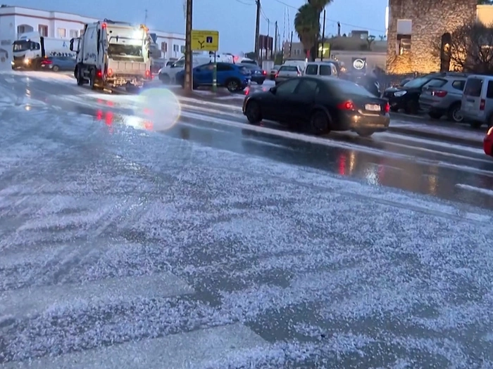 Hagel: Ibiza ganz in Weiß