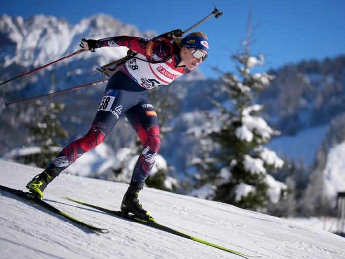 Biathletin Hauser im ersten Weltcup-Sprint der Saison Vierte