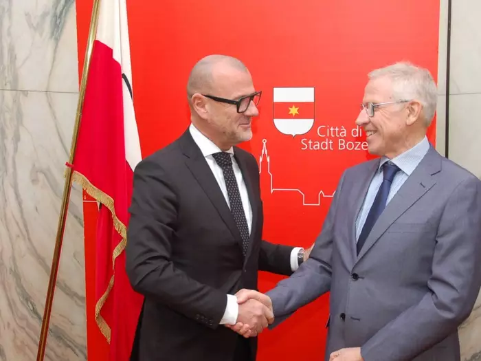 Regierungskommissar Vito Cusumano zum Abschiedsbesuch bei Bürgermeister Corrarati