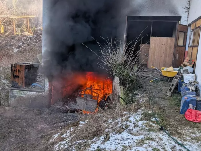 Traktor in Vollbrand