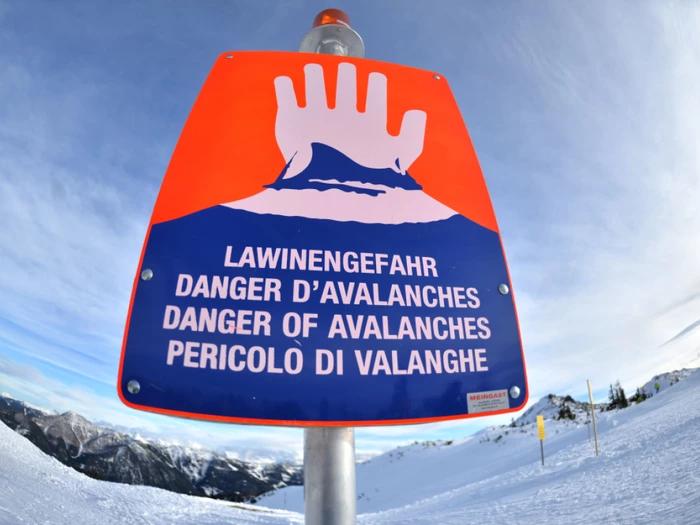 Skifahrer stirbt bei Lawinenabgang in Tirol