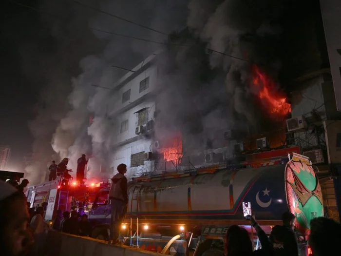 Mindestens 26 Tote bei Feuer in Pakistan