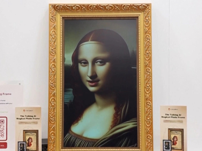 Sprechende Bilderrahmen und boxende Roboter - VIDEO