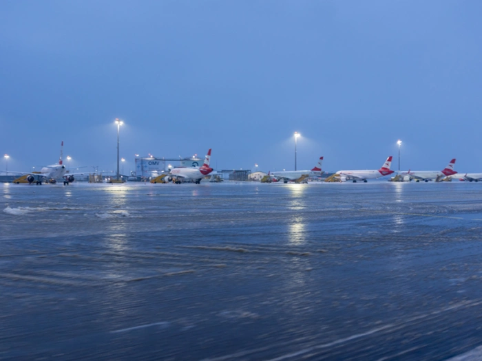 Flughafen Wien fährt Betrieb nach Glatteissperre wieder hoch