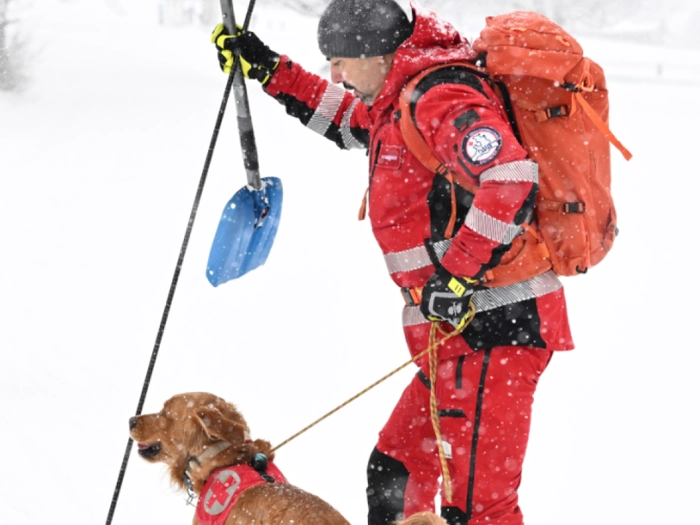 Drei Verletzte nach Lawinenabgängen in Tirol