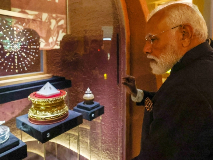 Antike Edelsteine mit Verbindung zu Buddha in Indien gezeigt