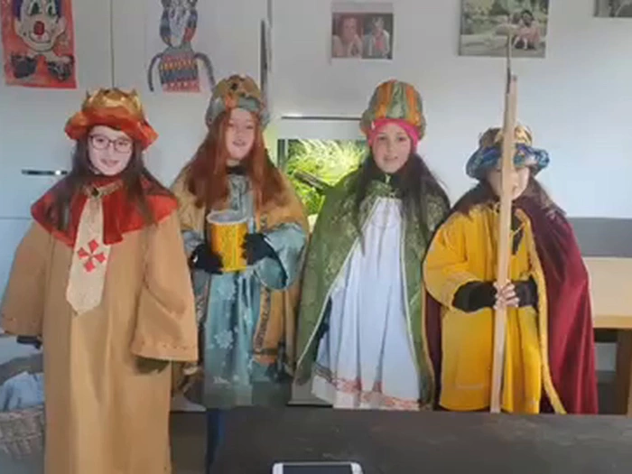 Sternsinger im Vinschgau trotz Eiseskälte unterwegs