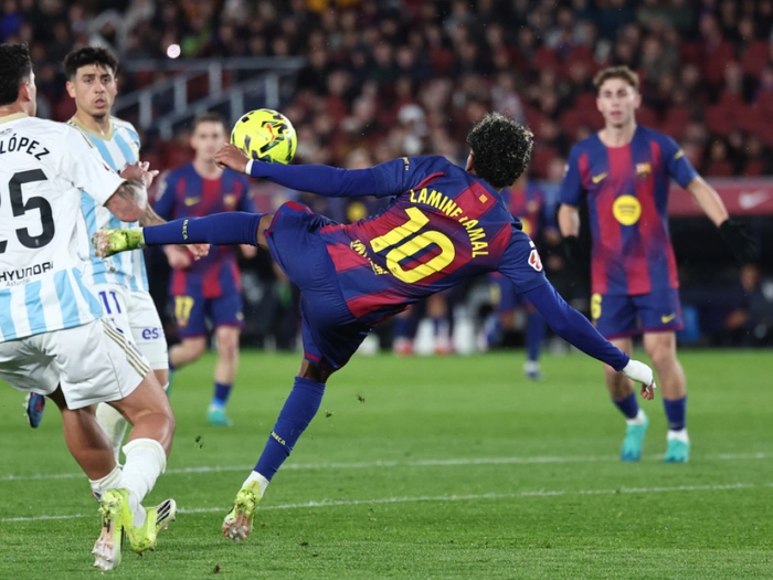 Barcelona nach 3:0 gegen Real Oviedo wieder Spitzenreiter