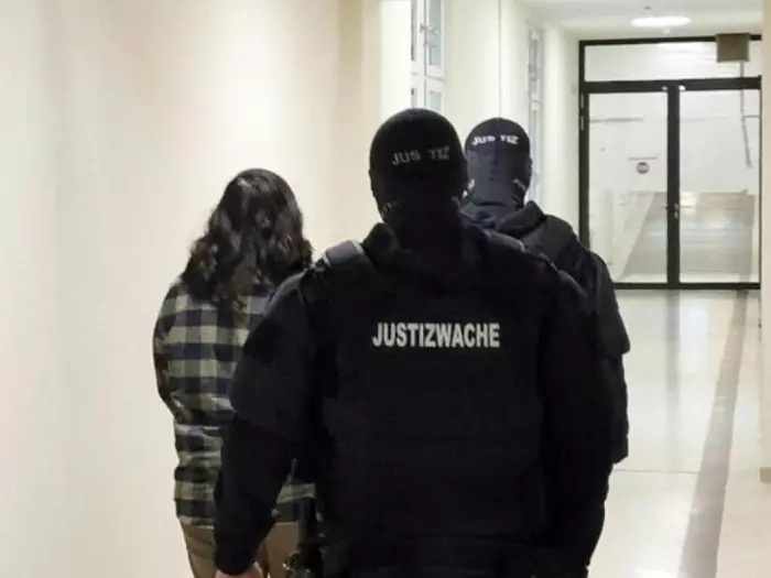 Dreieinhalb Jahre Haft für Waffenkäufe für junge IS-Anhänger