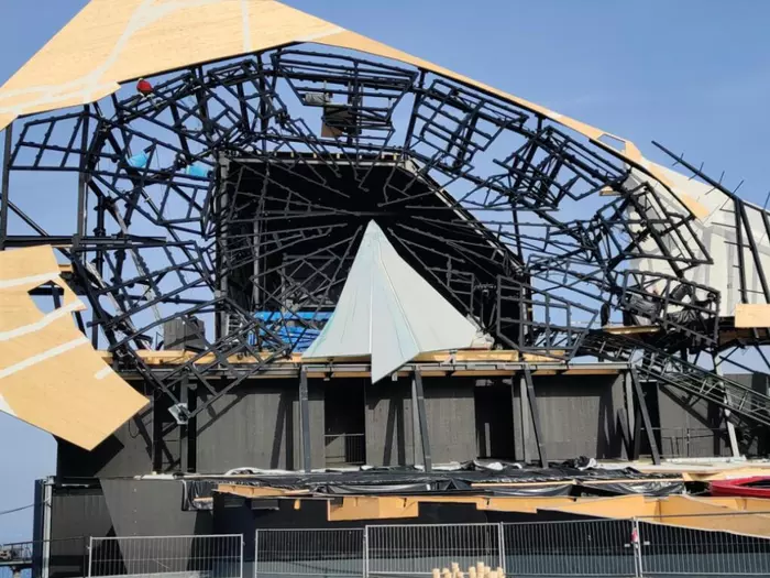 Bregenzer Festspiele bauen Spiegelwand für "La traviata"