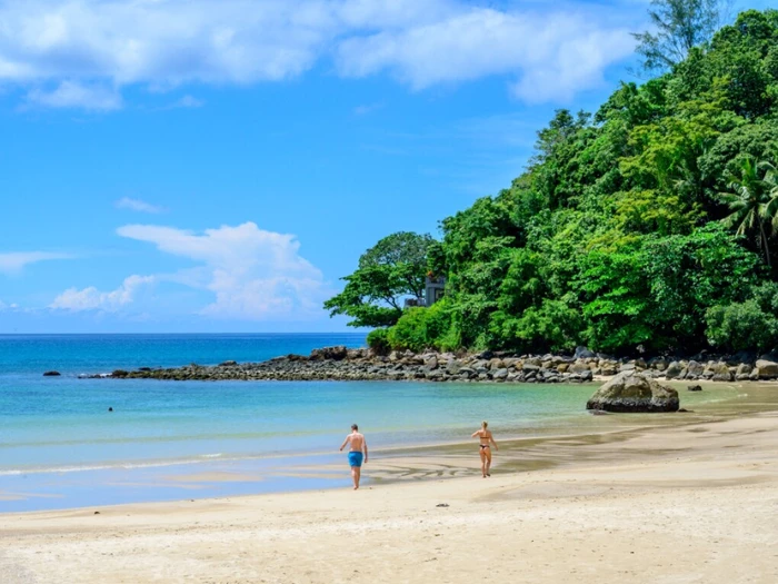 Öl von gesunkenem Frachter trifft auf Strände in Thailand