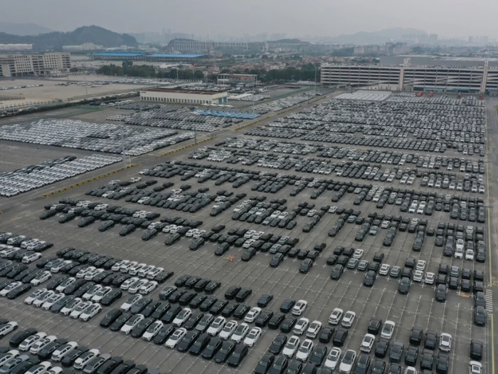 Autos aus Europa und Asien gelangen über China nach Russland