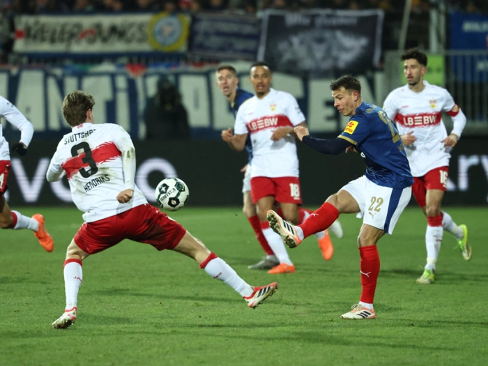 Stuttgart nach 3:0 in Kiel im Halbfinale des DFB-Pokals
