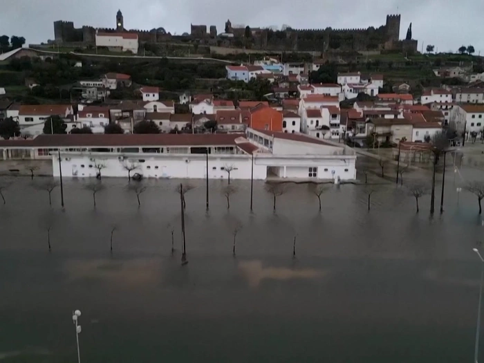 Heftige Regenfälle: Teile Portugals stehen unter Wasser