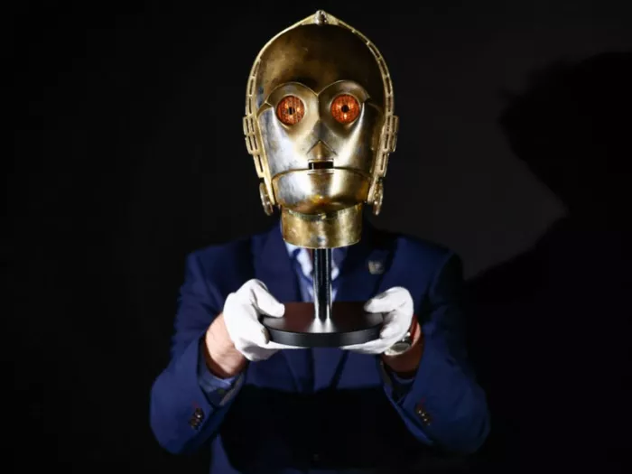 Arnies "Terminator"-Jacke und C-3PO-Kopf werden versteigert