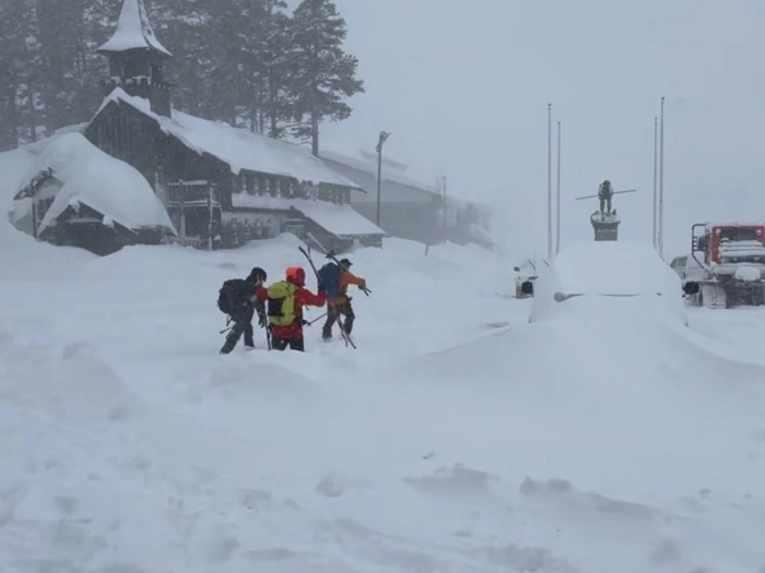Neun Skifahrer nach Lawine in Kalifornien vermisst