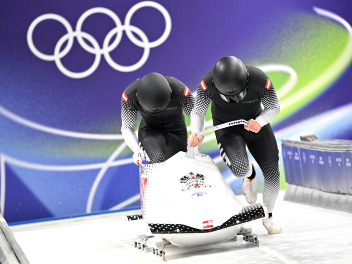 Bob-Pilot Treichl verbesserte sich noch auf Platz neun