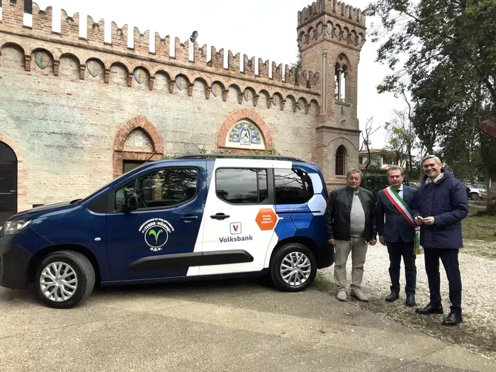 Volksbank: Übergabe von Fiat E-Doblò an ehrenamtlichen Verein
