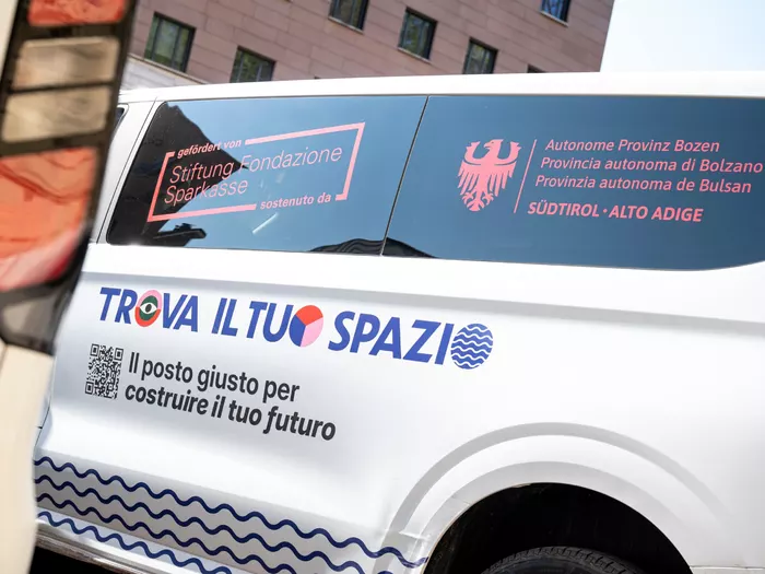 Neun Kleinbusse für Jugendarbeit